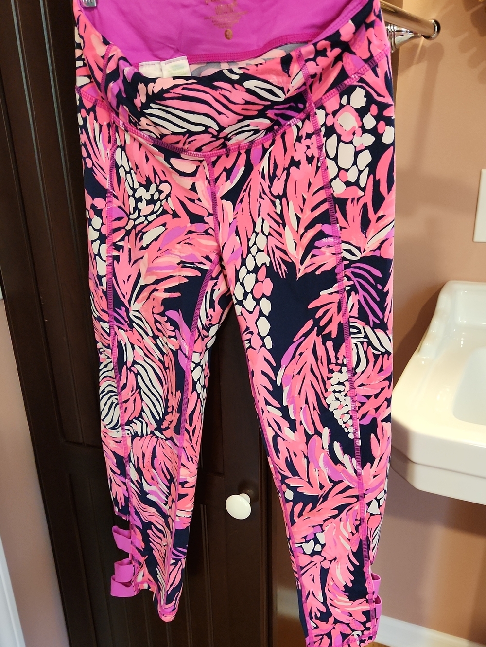 Lilly Pulitzer Pink & Navy Tropical Print Capri Leggings Luxletic Size S